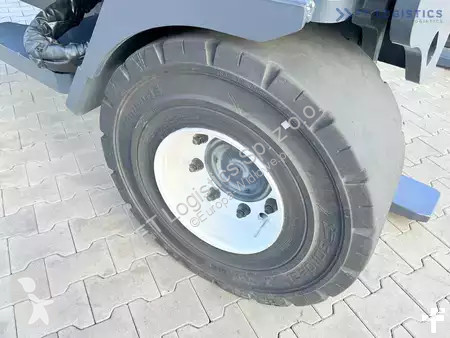 Štvorcestný vysokozdvižný vozík Combilift