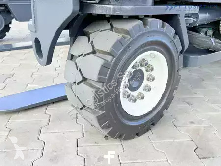Štvorcestný vysokozdvižný vozík Combilift