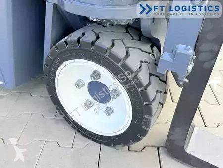 Štvorcestný vysokozdvižný vozík Combilift