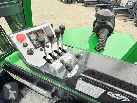Štvorcestný vysokozdvižný vozík Combilift