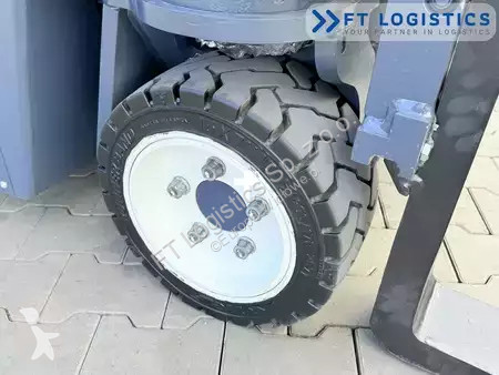 رافعة شوكية متعددة الاتجاهات Combilift