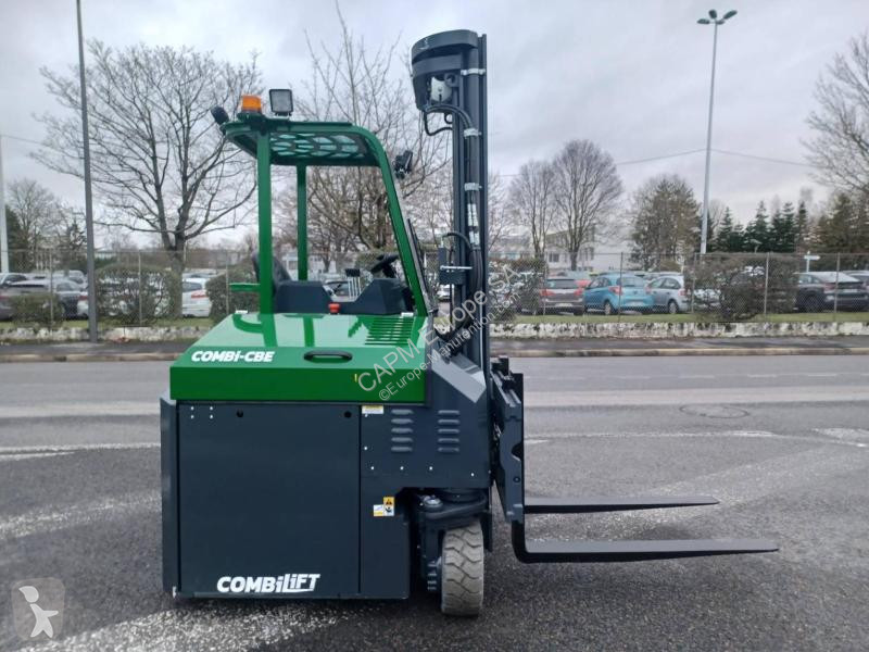 Empilhador multi direccional Combilift CBE3000