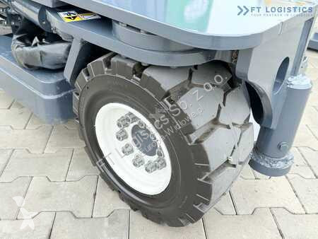 Stivuitor multidirectional Combilift