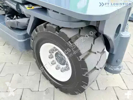 Štvorcestný vysokozdvižný vozík Combilift