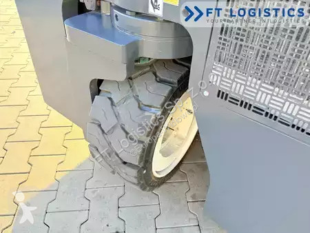 Štvorcestný vysokozdvižný vozík Combilift