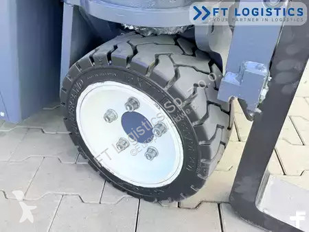 Štvorcestný vysokozdvižný vozík Combilift