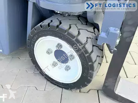رافعة شوكية متعددة الاتجاهات Combilift