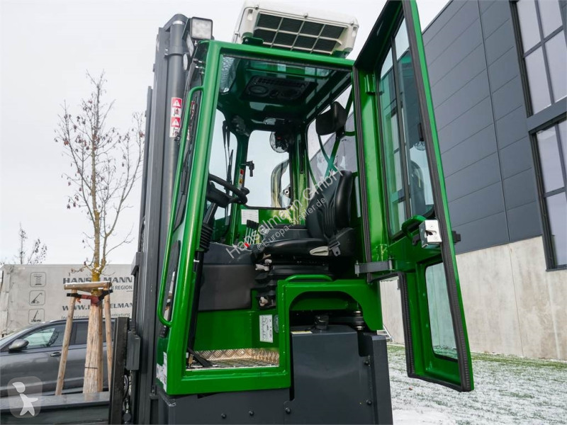 Empilhador multi direccional Combilift
