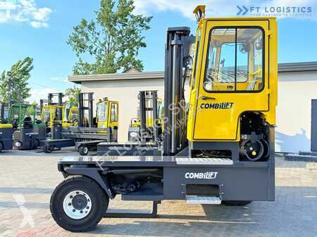 Empilhador multi direccional Combilift