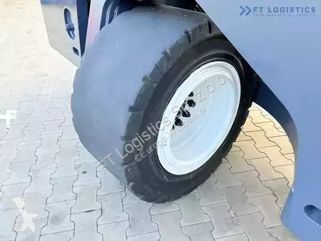 Štvorcestný vysokozdvižný vozík Combilift