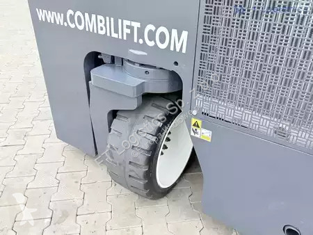 Štvorcestný vysokozdvižný vozík Combilift
