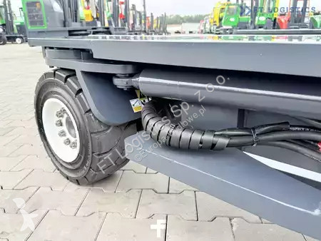 Štvorcestný vysokozdvižný vozík Combilift