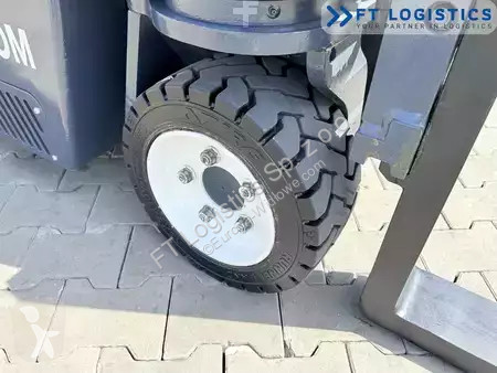 Многопосочен кар Combilift