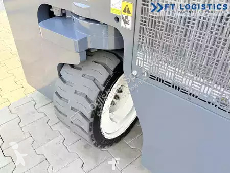 Štvorcestný vysokozdvižný vozík Combilift