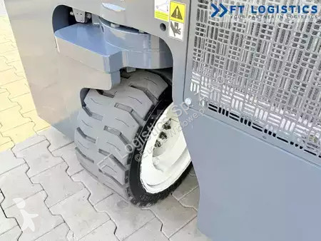 رافعة شوكية متعددة الاتجاهات Combilift