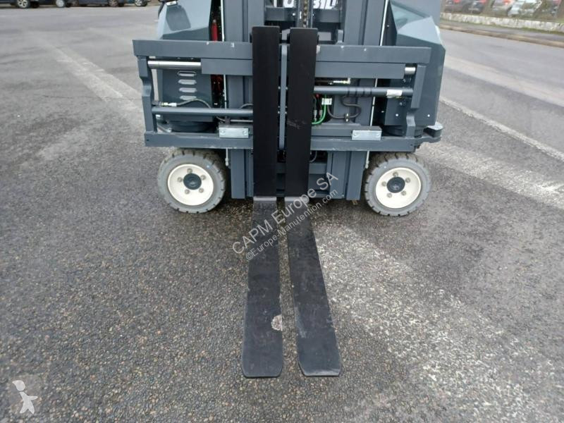 Empilhador multi direccional Combilift CBE3000