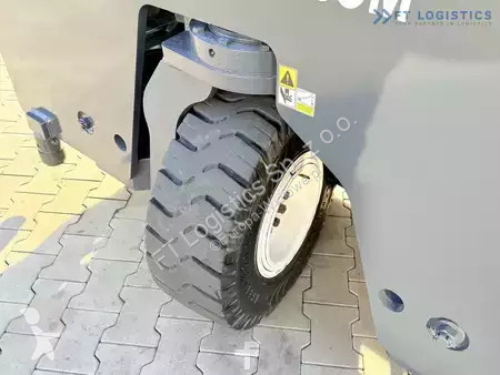 Štvorcestný vysokozdvižný vozík Combilift