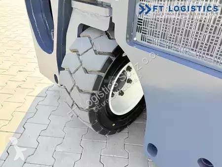 Štvorcestný vysokozdvižný vozík Combilift