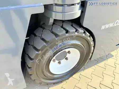 Štvorcestný vysokozdvižný vozík Combilift