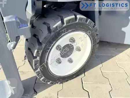 Štvorcestný vysokozdvižný vozík Combilift