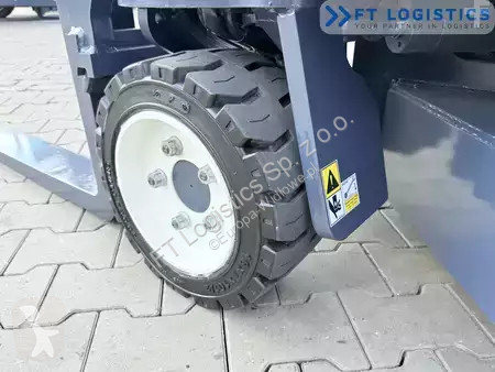 رافعة شوكية متعددة الاتجاهات Combilift