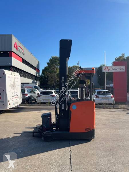Chariot à mât rétractable BT RRE140