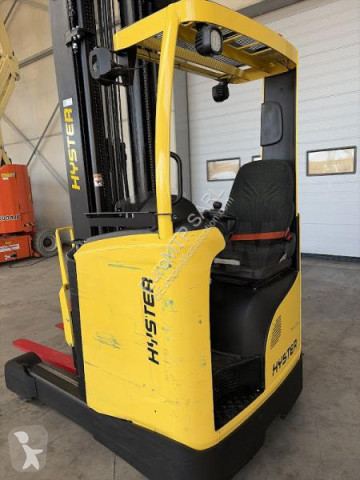 Chariot à mât rétractable Hyster