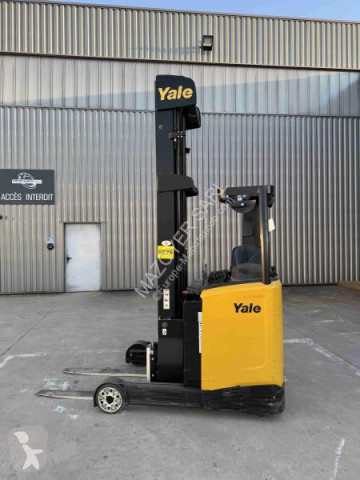 Chariot à mât rétractable Yale