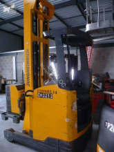 Carrello elevatore retrattile Jungheinrich ETV 214