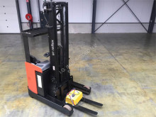Empilhador a mastro retráctil BT Toyota RRE140B usado
