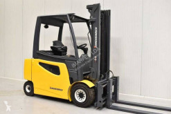 Chariot à mât rétractable Jungheinrich EFG430