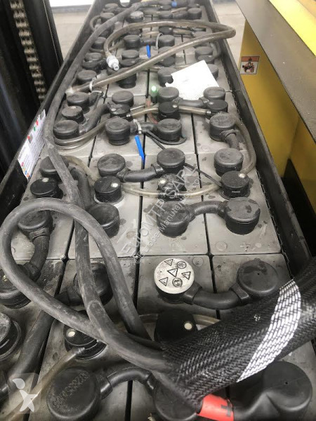 رافعة شوكية مع صاري قابل للسحب Hyster