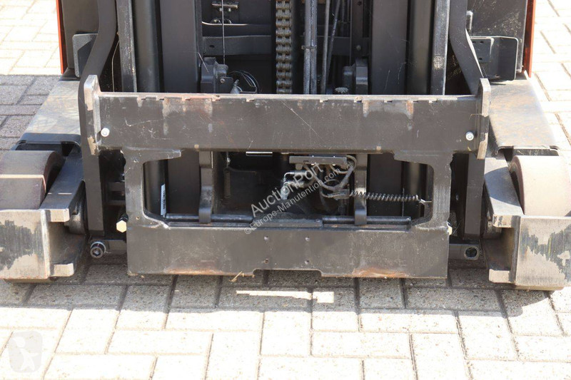 Stivuitor cu catarg retractabil Toyota