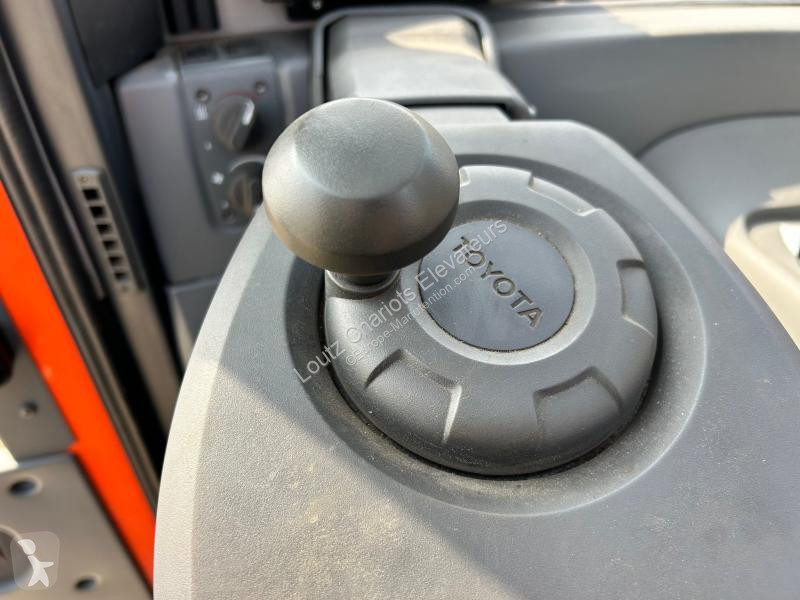 Empilhador de mastro retrátil Toyota RRE140HCC