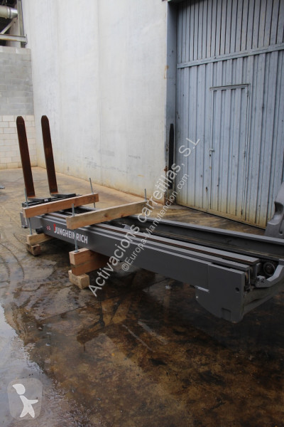 رافعة شوكية مع صاري قابل للسحب Jungheinrich 992 DZ