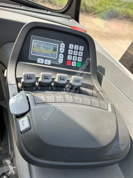 Empilhador de mastro retrátil Toyota RRE140HCC