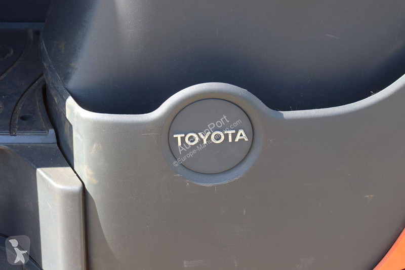 Stivuitor cu catarg retractabil Toyota