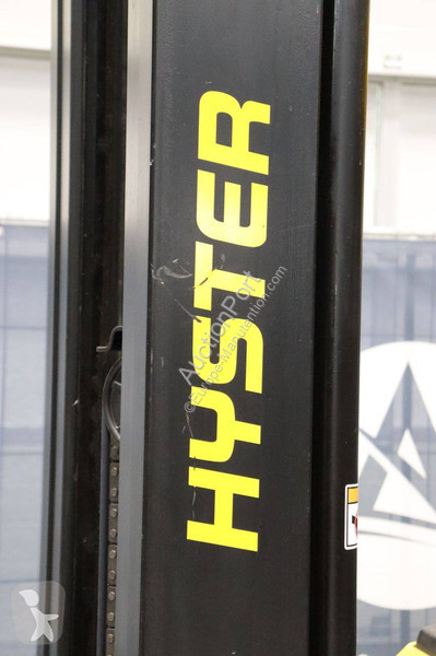 Chariot à mât rétractable Hyster R2.0
