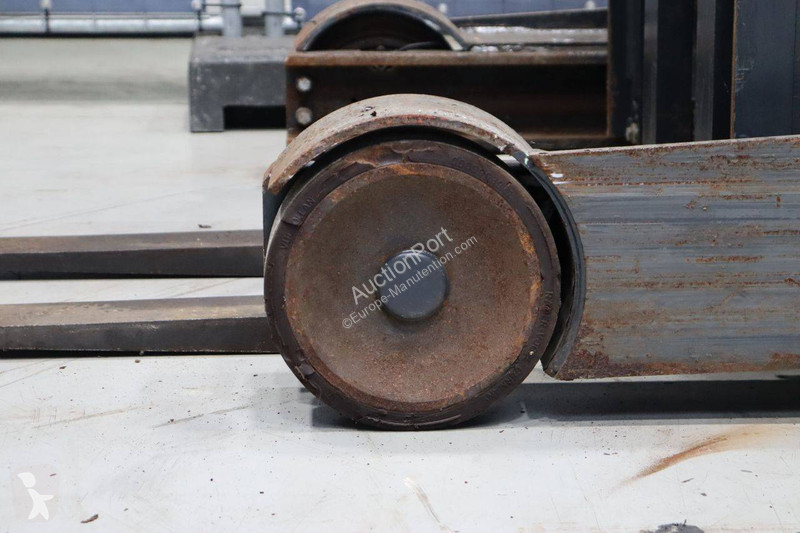 Chariot à mât rétractable Linde R10B-01