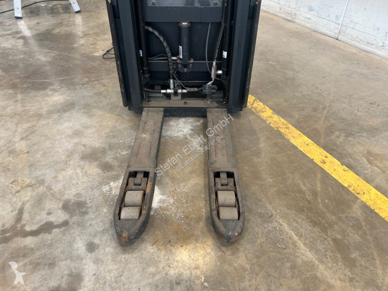 Gaffeltruck med stabler Toyota SWE 120L  / nur...