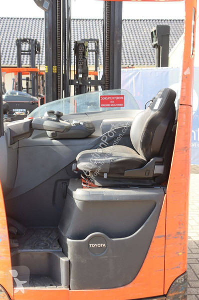 Stivuitor cu catarg retractabil Toyota
