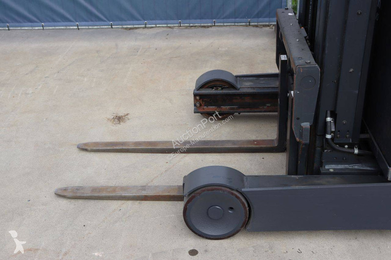 Carretilla retráctil  R14-01