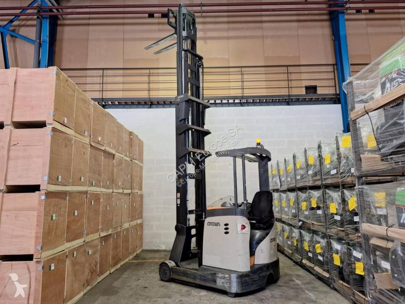 Stivuitor cu catarg retractabil Crown  ESR 5260