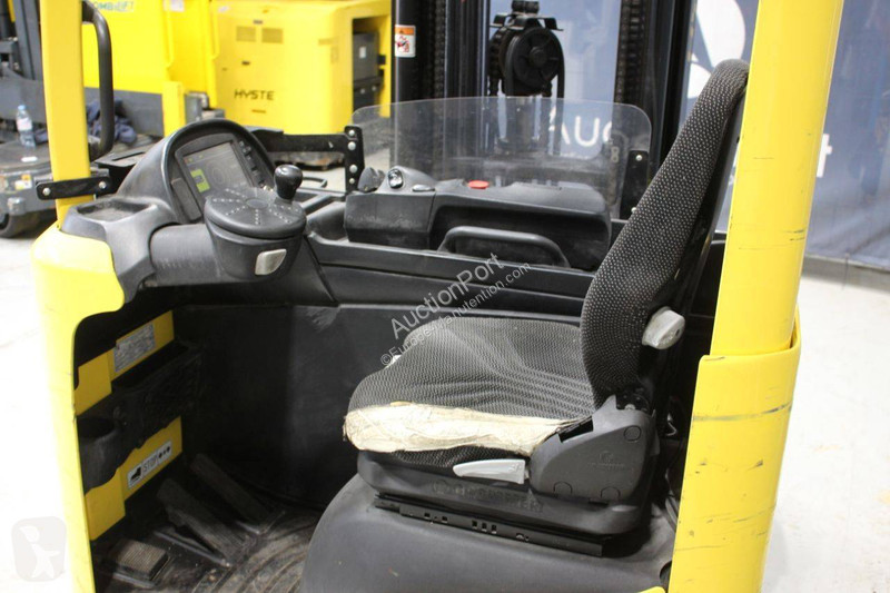 Chariot à mât rétractable Hyster R1.6