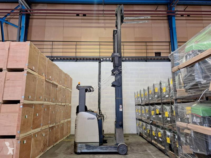 Stivuitor cu catarg retractabil Crown  ESR 5260