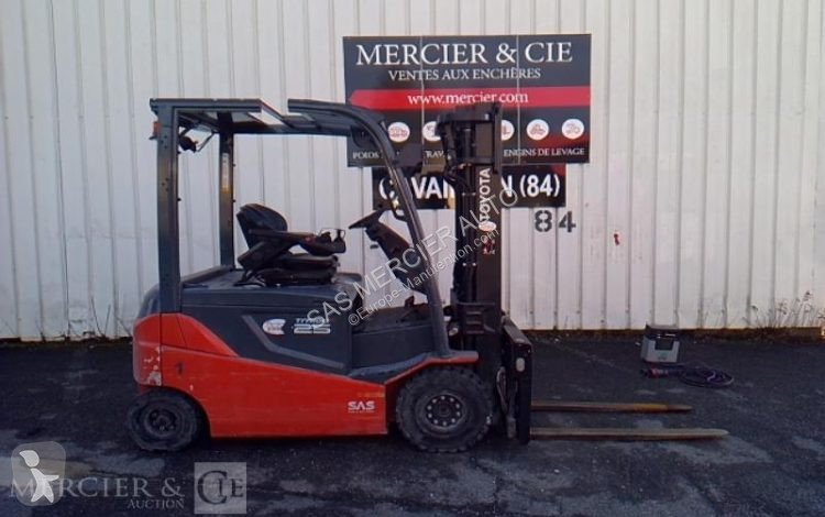 Chariot à mât rétractable Toyota