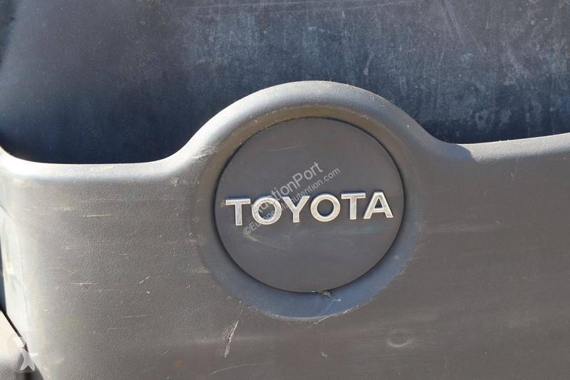 Stivuitor cu catarg retractabil Toyota