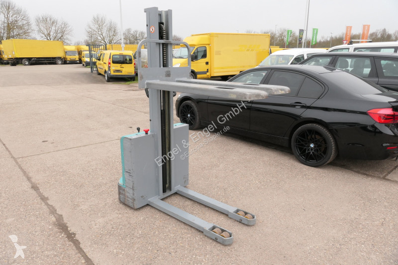 Chariot à mât rétractable Jungheinrich EPL 110