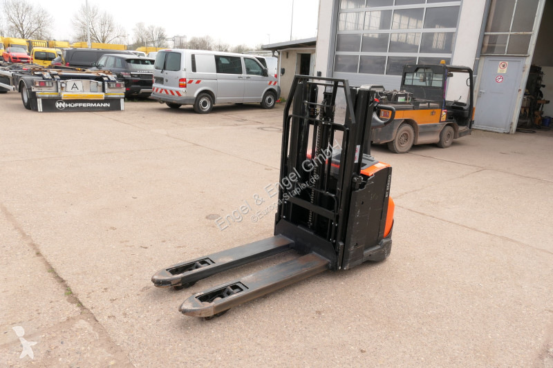 Stivuitor cu catarg retractabil BT SWE 200D...