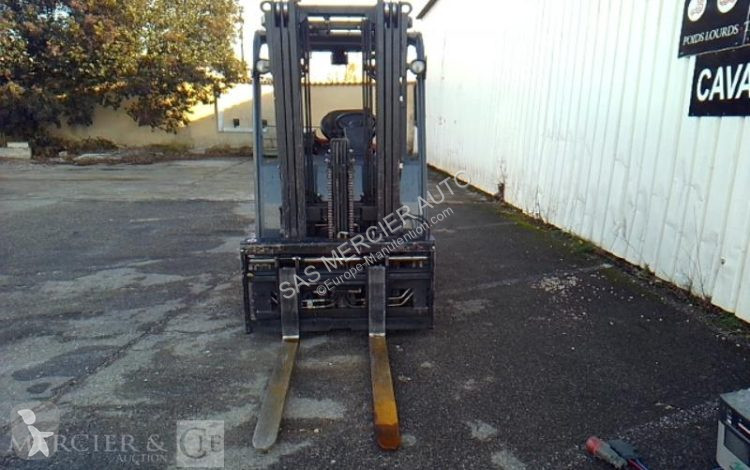 Chariot à mât rétractable Toyota